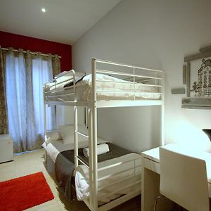 Zimmer mit zwei Einzelbetten